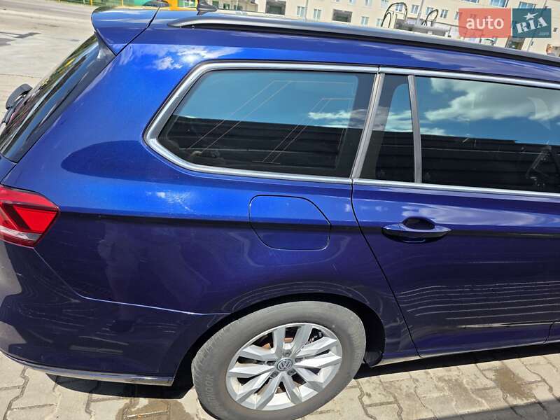 Универсал Volkswagen Passat 2017 в Киеве