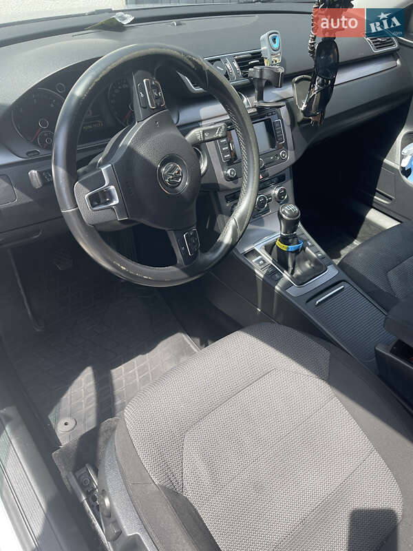 Универсал Volkswagen Passat 2014 в Берегово фото 12 Универсал Volkswagen Passat 2014 в Берегово