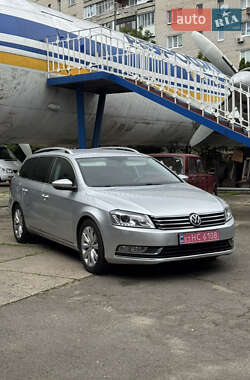 Універсал Volkswagen Passat 2011 в Луцьку
