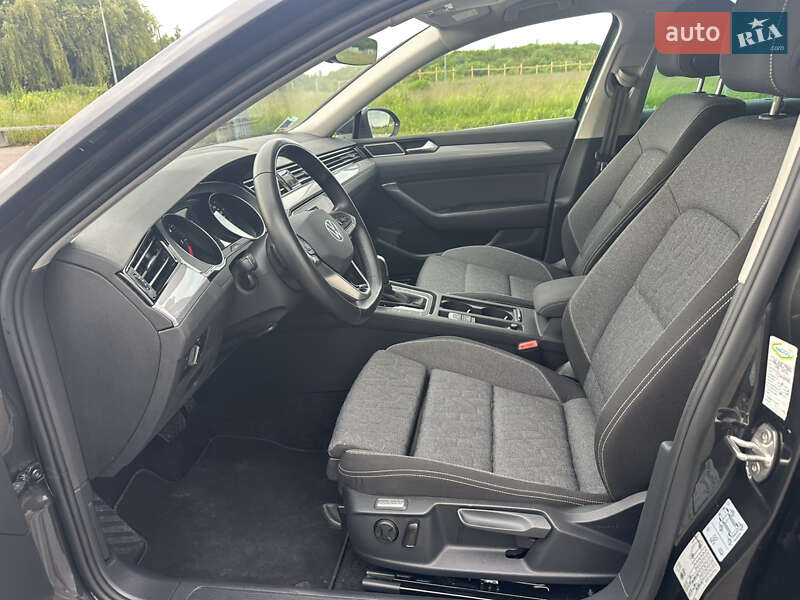 Универсал Volkswagen Passat 2022 в Львове