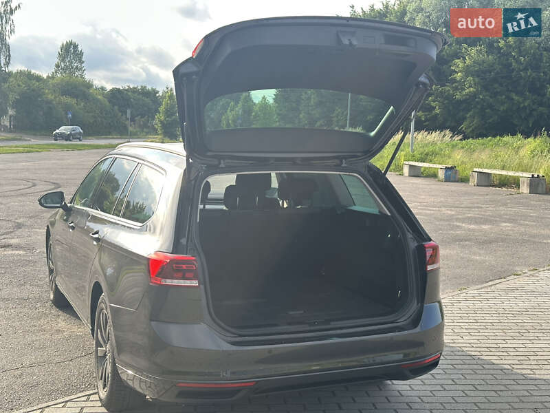 Универсал Volkswagen Passat 2022 в Львове