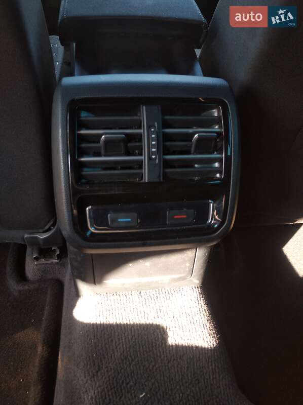 Универсал Volkswagen Passat 2017 в Житомире