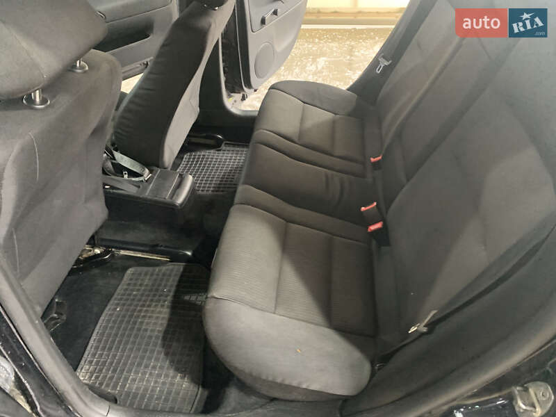 Седан Volkswagen Passat 2003 в Гоще