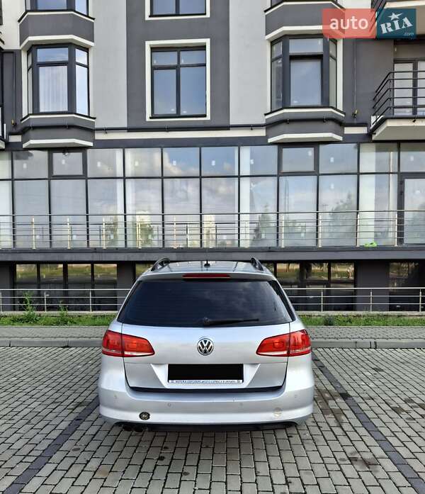 Універсал Volkswagen Passat 2012 в Івано-Франківську