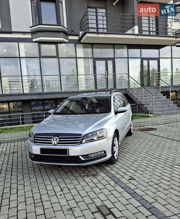 Універсал Volkswagen Passat 2012 в Івано-Франківську