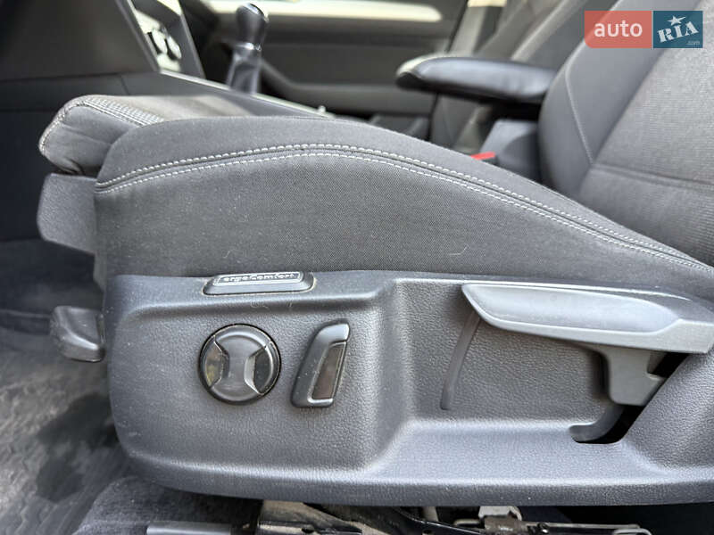 Универсал Volkswagen Passat 2015 в Житомире