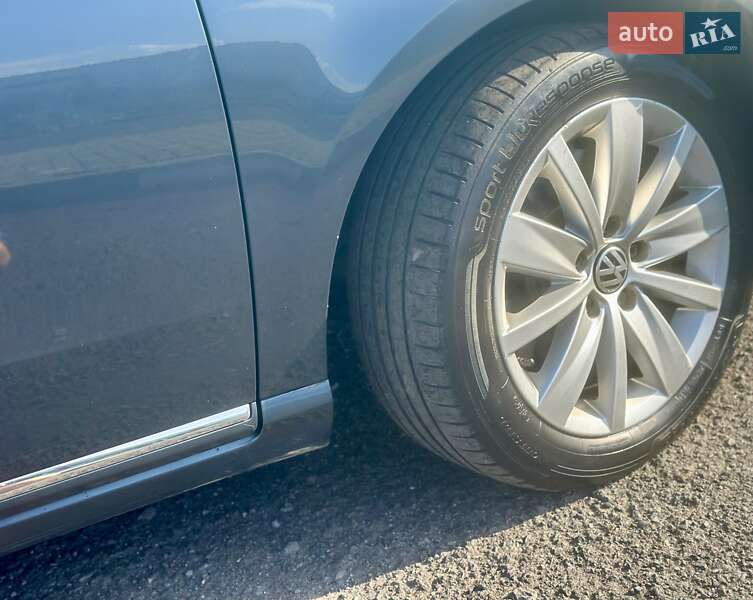 Универсал Volkswagen Passat 2012 в Ужгороде