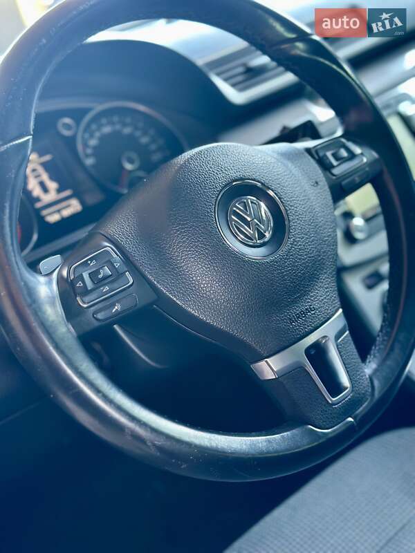 Универсал Volkswagen Passat 2012 в Ужгороде