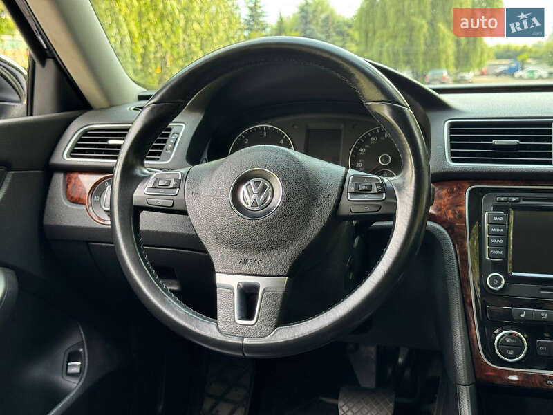 Седан Volkswagen Passat 2012 в Киеве