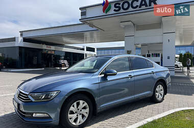 Седан Volkswagen Passat 2015 в Львові