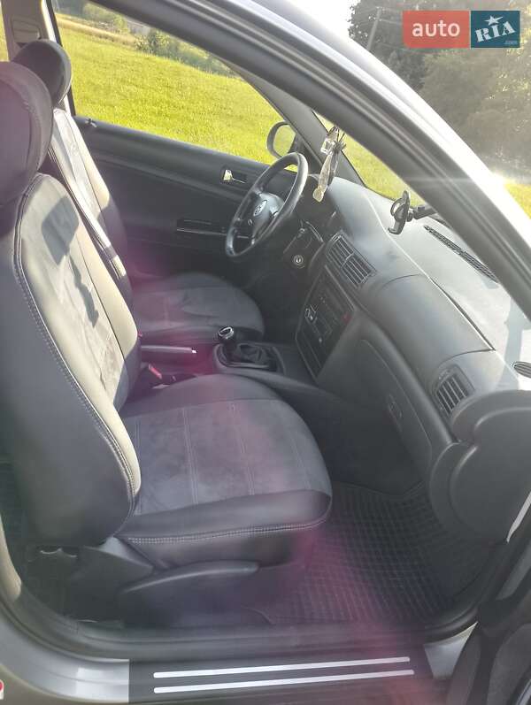 Седан Volkswagen Passat 2003 в Сторожинце