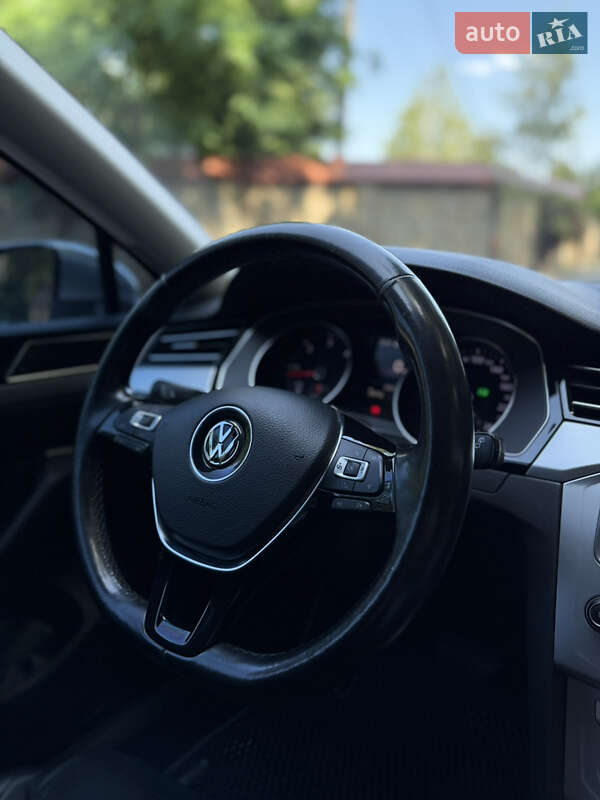 Універсал Volkswagen Passat 2016 в Чернівцях