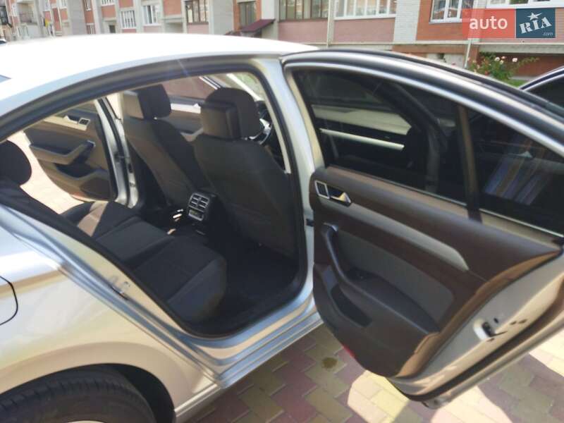 Седан Volkswagen Passat 2015 в Чорткове