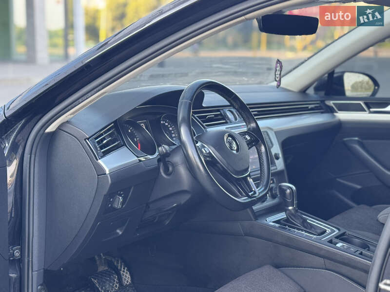 Універсал Volkswagen Passat 2016 в Хмельницькому