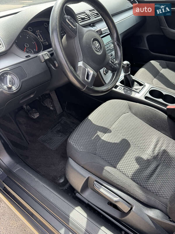 Універсал Volkswagen Passat 2012 в Києві