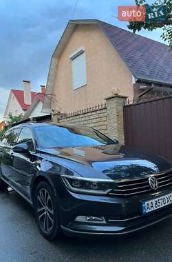 Универсал Volkswagen Passat 2018 в Киеве