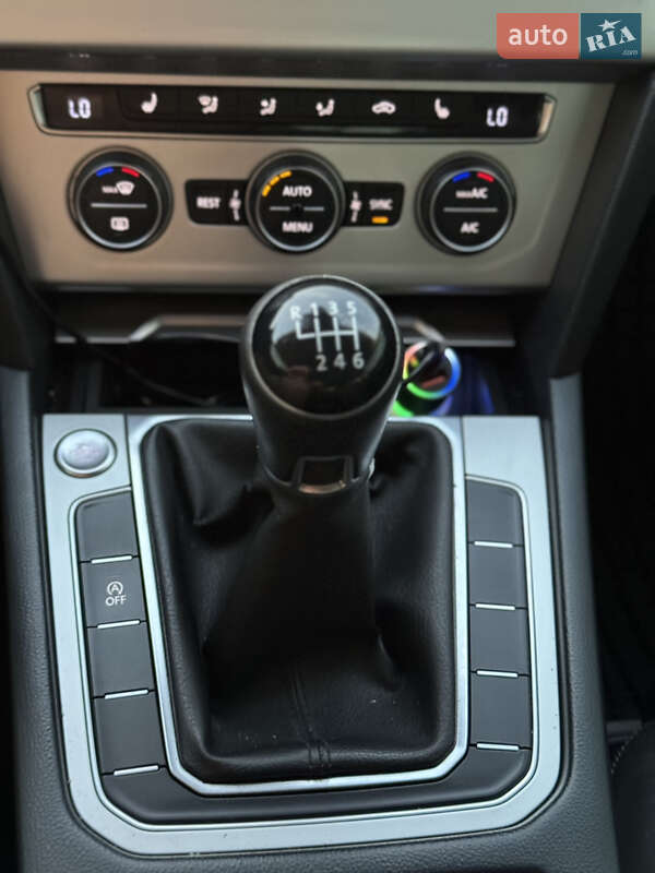 Седан Volkswagen Passat 2015 в Львове