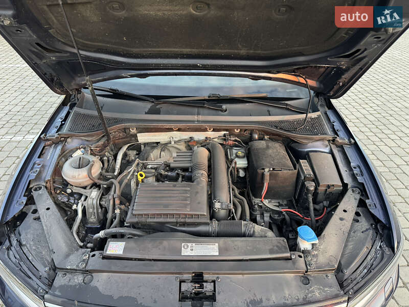 Седан Volkswagen Passat 2015 в Львове