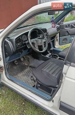 Седан Volkswagen Passat 1993 в 