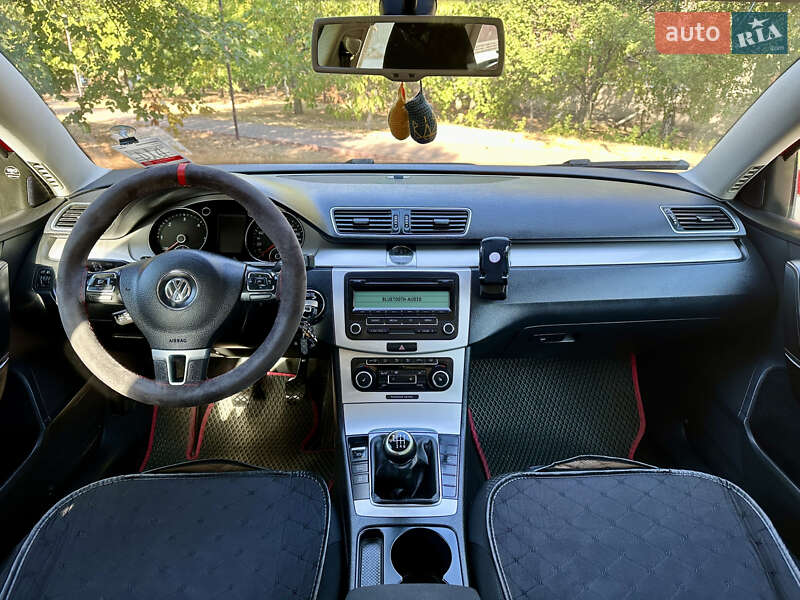Универсал Volkswagen Passat 2011 в Николаеве