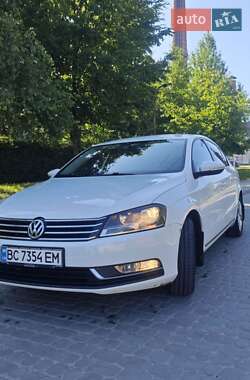 Седан Volkswagen Passat 2013 в Новояворовске