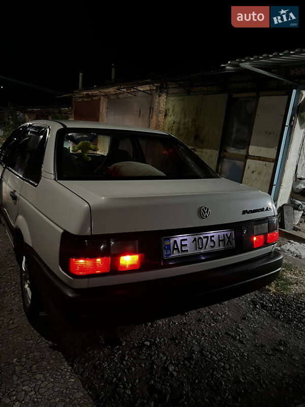 Седан Volkswagen Passat 1989 в Кривому Розі
