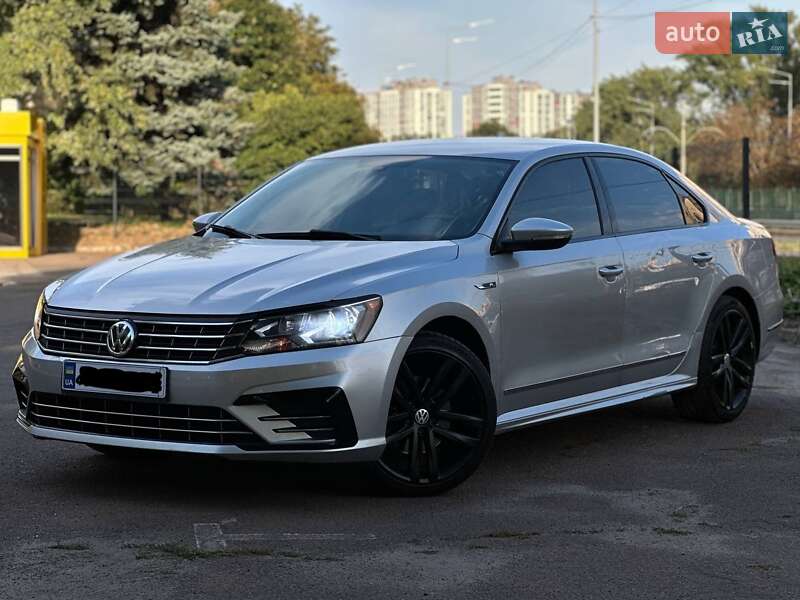 Седан Volkswagen Passat 2017 в Ивано-Франковске