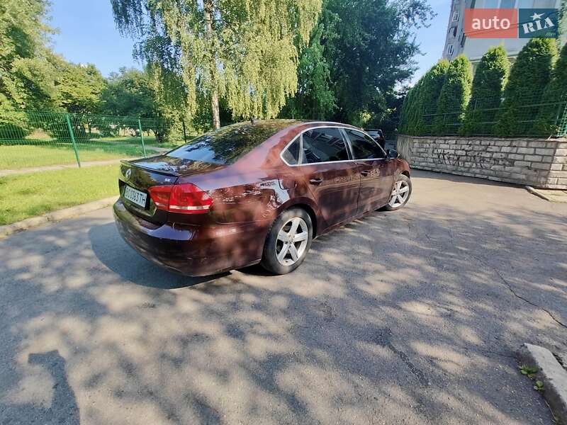 Седан Volkswagen Passat 2012 в Львове
