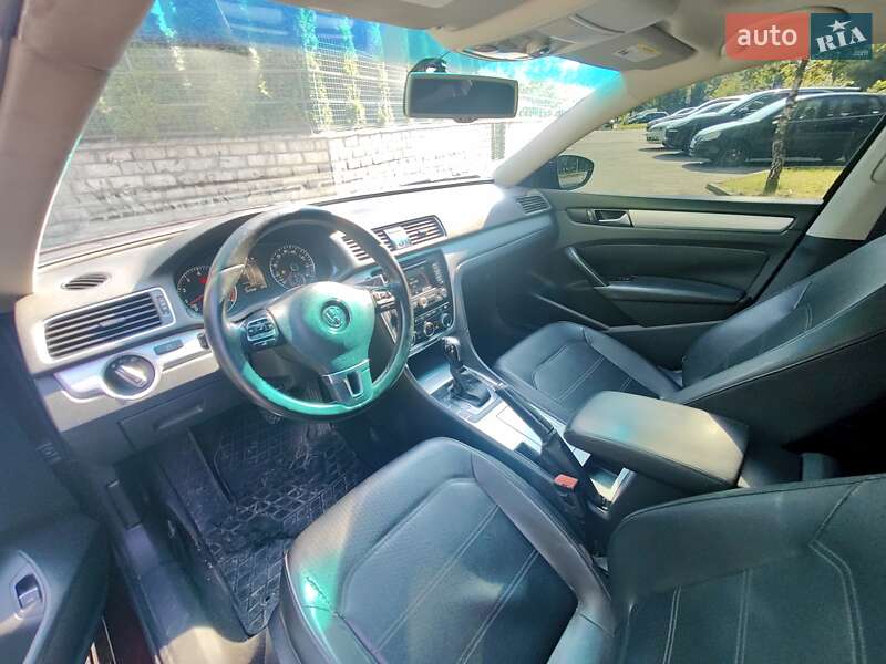 Седан Volkswagen Passat 2012 в Львове
