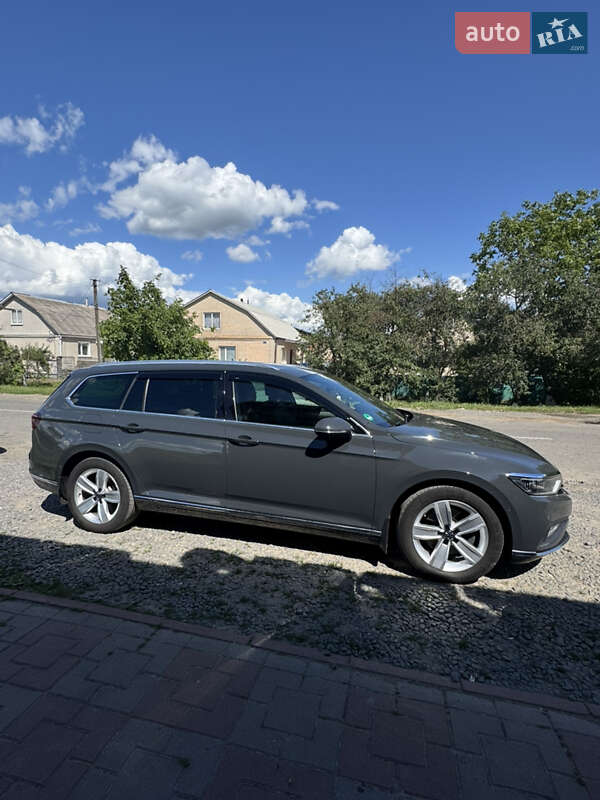 Универсал Volkswagen Passat 2020 в Хмельницком