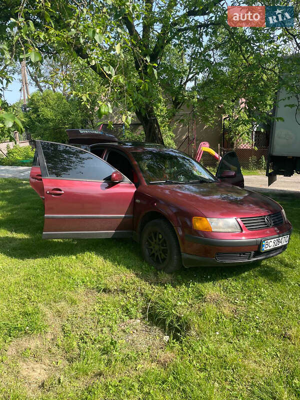 Седан Volkswagen Passat 1997 в Бобрке