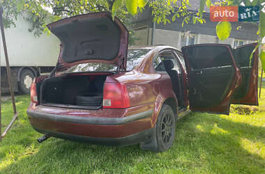 Седан Volkswagen Passat 1997 в Бобрке