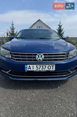 Седан Volkswagen Passat 2015 в Вышгороде