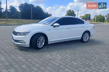 Седан Volkswagen Passat 2015 в Врадиевке