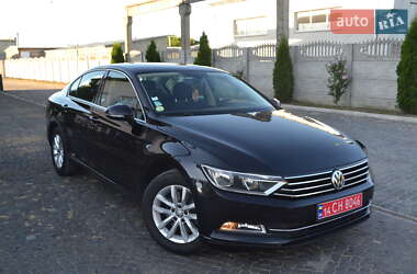 Седан Volkswagen Passat 2018 в Золочеві