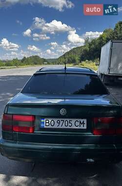 Седан Volkswagen Passat 1995 в Чорткові