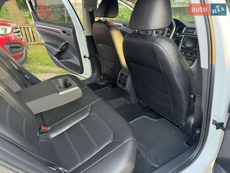 Седан Volkswagen Passat 2016 в Пирятине