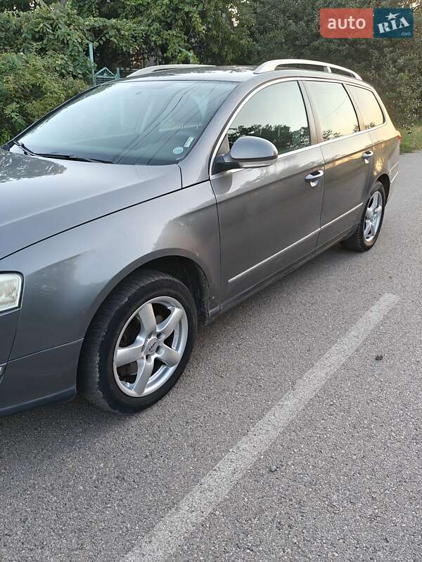 Універсал Volkswagen Passat 2008 в Солоному