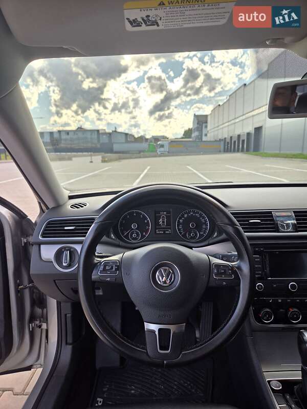 Седан Volkswagen Passat 2013 в Ивано-Франковске