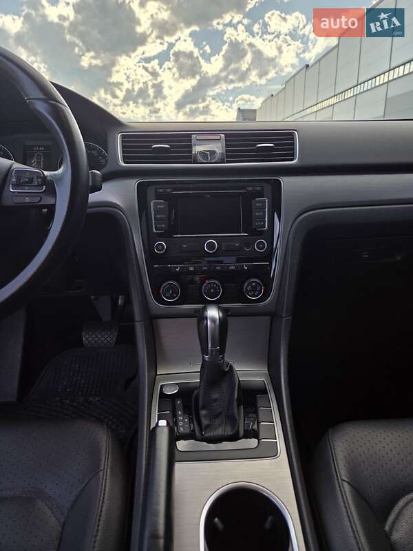 Седан Volkswagen Passat 2013 в Ивано-Франковске