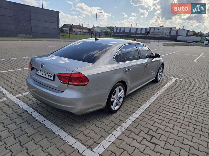 Седан Volkswagen Passat 2013 в Ивано-Франковске