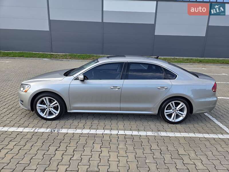 Седан Volkswagen Passat 2013 в Ивано-Франковске