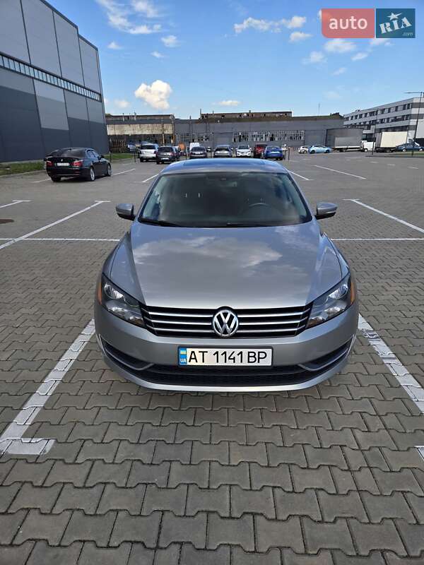 Седан Volkswagen Passat 2013 в Ивано-Франковске