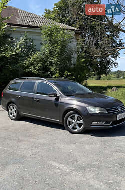 Універсал Volkswagen Passat 2011 в Житомирі