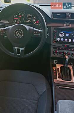 Універсал Volkswagen Passat 2014 в Києві