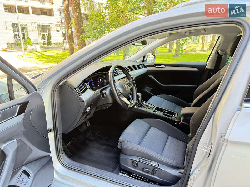 Универсал Volkswagen Passat 2021 в Броварах