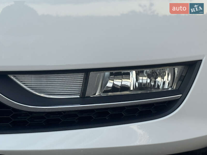Седан Volkswagen Passat 2015 в Дрогобыче