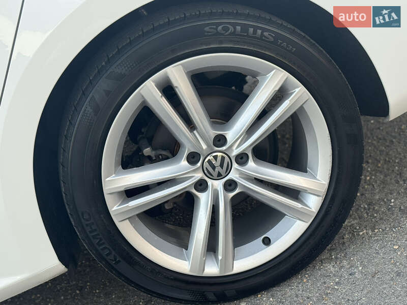 Седан Volkswagen Passat 2015 в Дрогобыче