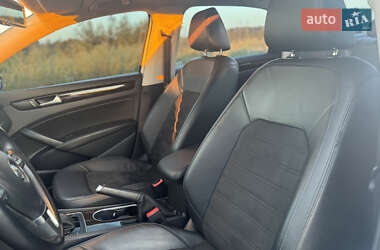 Седан Volkswagen Passat 2015 в 