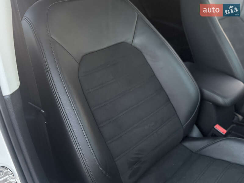 Седан Volkswagen Passat 2015 в Дрогобыче